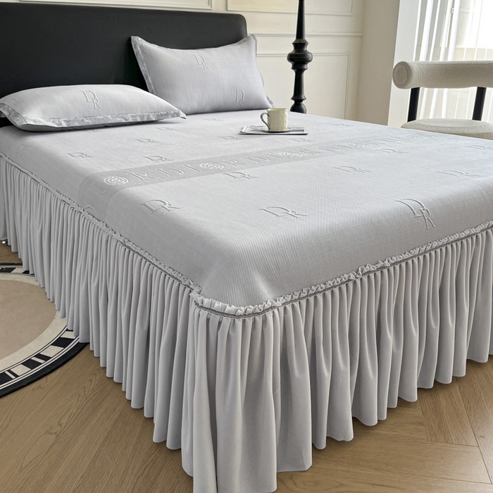 91家纺网 家纺一手货源 找家纺 鑫琪莱  2025新款5D立体雕花凉感豆豆冰丝床裙三件套 床裙D款-灰