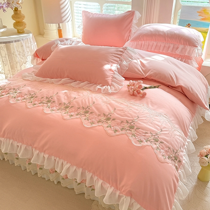 91家纺网 家纺一手货源 找家纺 大麦家纺2025新款年新款亲肤花边款床盖四件套  甜心小姐-香槟玉