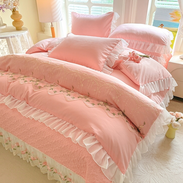 91家纺网 家纺一手货源 找家纺 大麦家纺2025新款年新款亲肤花边款床盖四件套  甜心小姐-香槟玉