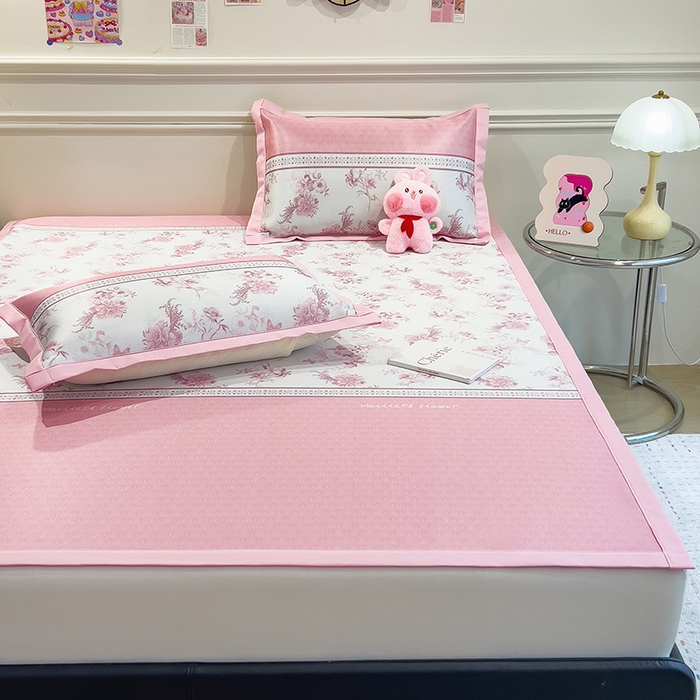 91家纺网 家纺一手货源 找家纺 摩妮卡 2025小清新数码冰丝席 碳光席三件套 绯樱梦境