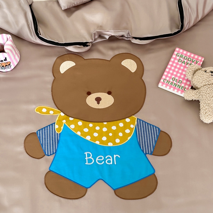 91家纺网 家纺一手货源 找家纺 喜多兔儿童家纺 2025新款60S兰精天丝睡袋防踢被 卡其色围兜小熊