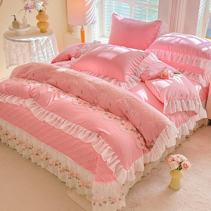 91家纺网 家纺一手货源 找家纺 大麦家纺2025新款年新款亲肤花边款床盖四件套  甜心小姐-樱花粉