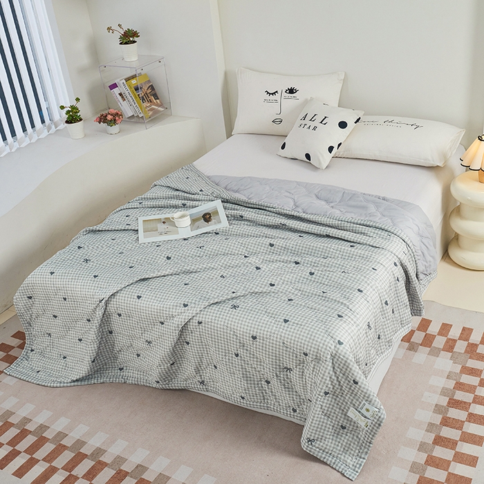 91家纺网 家纺一手货源 找家纺 被多多被业 2025新款凉感丝印花夏被夏凉被空调被 爱心蝴蝶结-咖