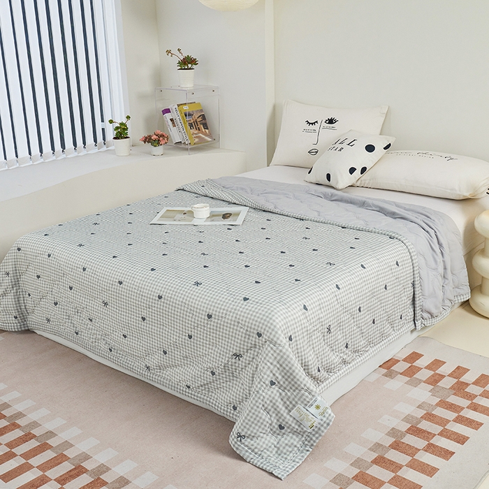 91家纺网 家纺一手货源 找家纺 被多多被业 2025新款凉感丝印花夏被夏凉被空调被 爱心蝴蝶结-咖