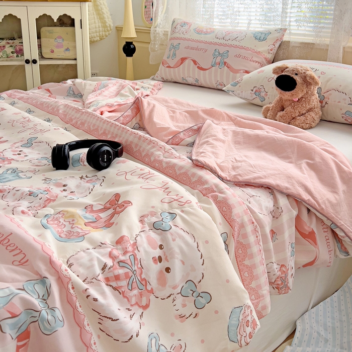 91家纺网 家纺一手货源 找家纺 2025春夏新款嵌绳款云柔水洗棉单夏被夏凉被空调被 嵌绳夏被-甜品可爱狗