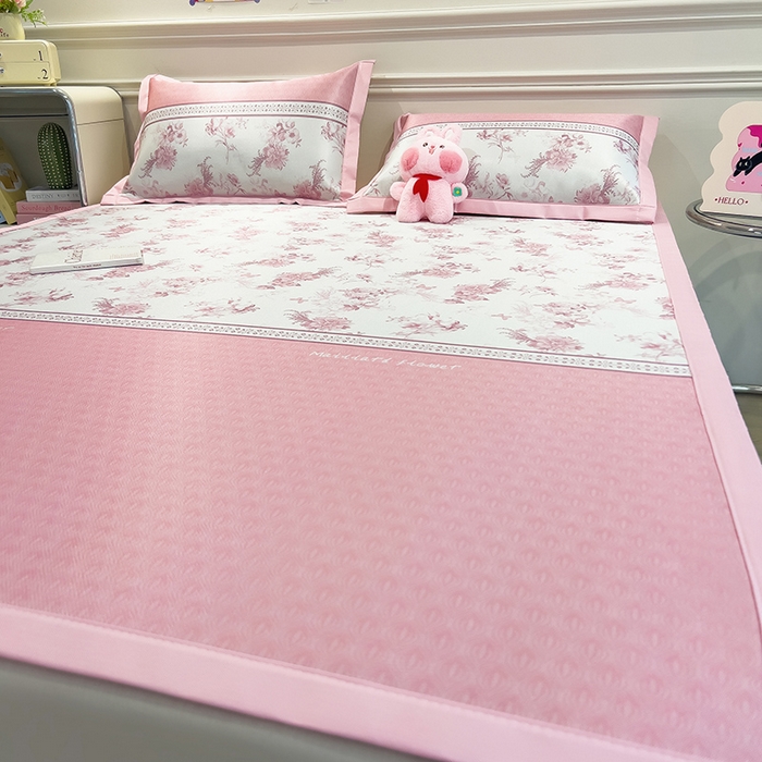 91家纺网 家纺一手货源 找家纺 摩妮卡 2025小清新数码冰丝席 碳光席三件套 绯樱梦境