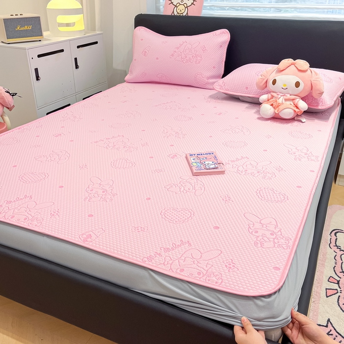 91家纺网 家纺一手货源 找家纺 2025新款三丽鸥正版授权A类提花冰豆豆凉席平铺款床笠款系列_1409 冰豆豆-美乐蒂-粉