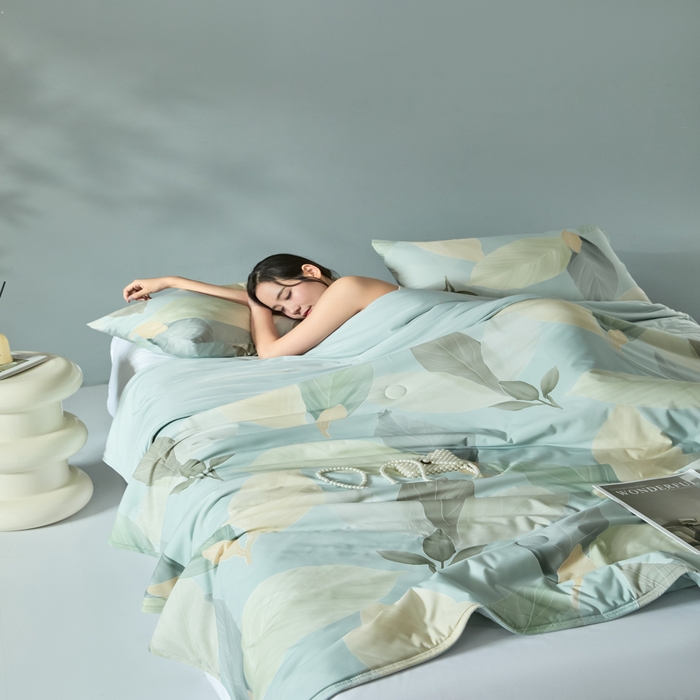 91家纺网 家纺一手货源 找家纺 2025春夏新款100%双面锦纶美式印花夏被凉感空调被 清新叶语