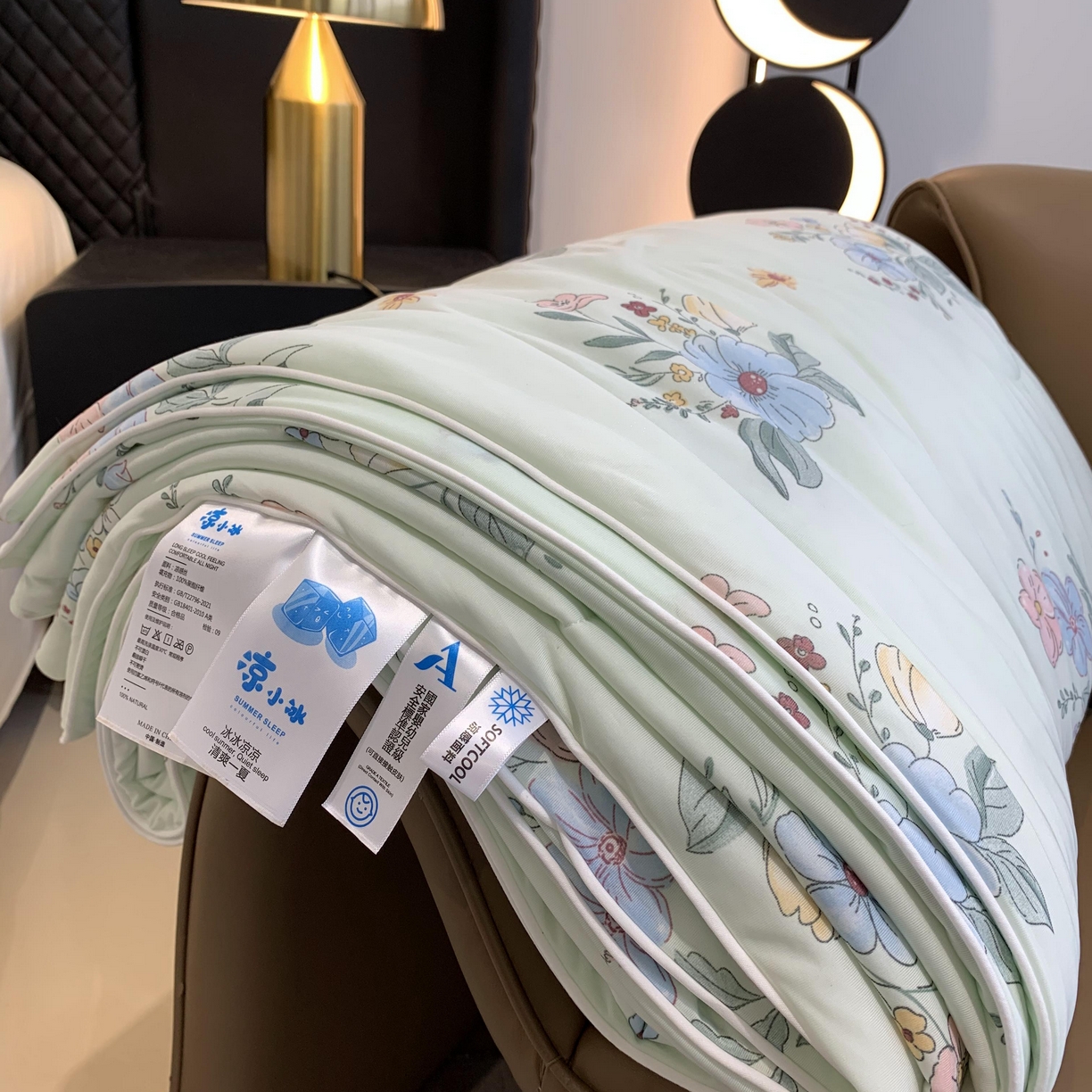 91家纺网 家纺一手货源 找家纺 2025新款小冰皮夏凉被锦纶氨纶面料空调夏被凉感丝单夏被空调被 香草奶冻
