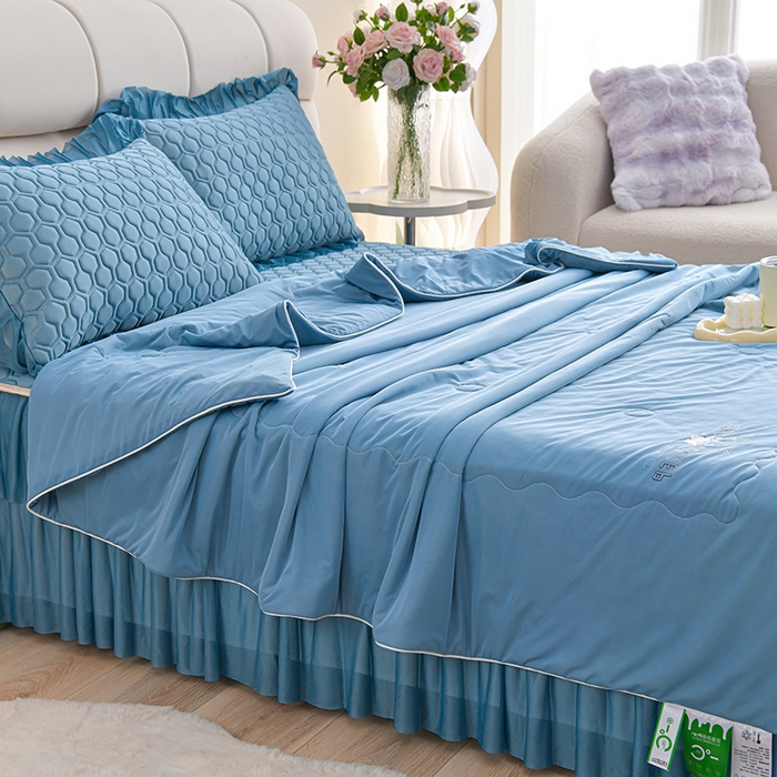 91家纺网 家纺一手货源 找家纺 民新家纺 2025新款凉感丝乳胶床裙凉席足球花系列纯色和印花 足球花-宾利兰