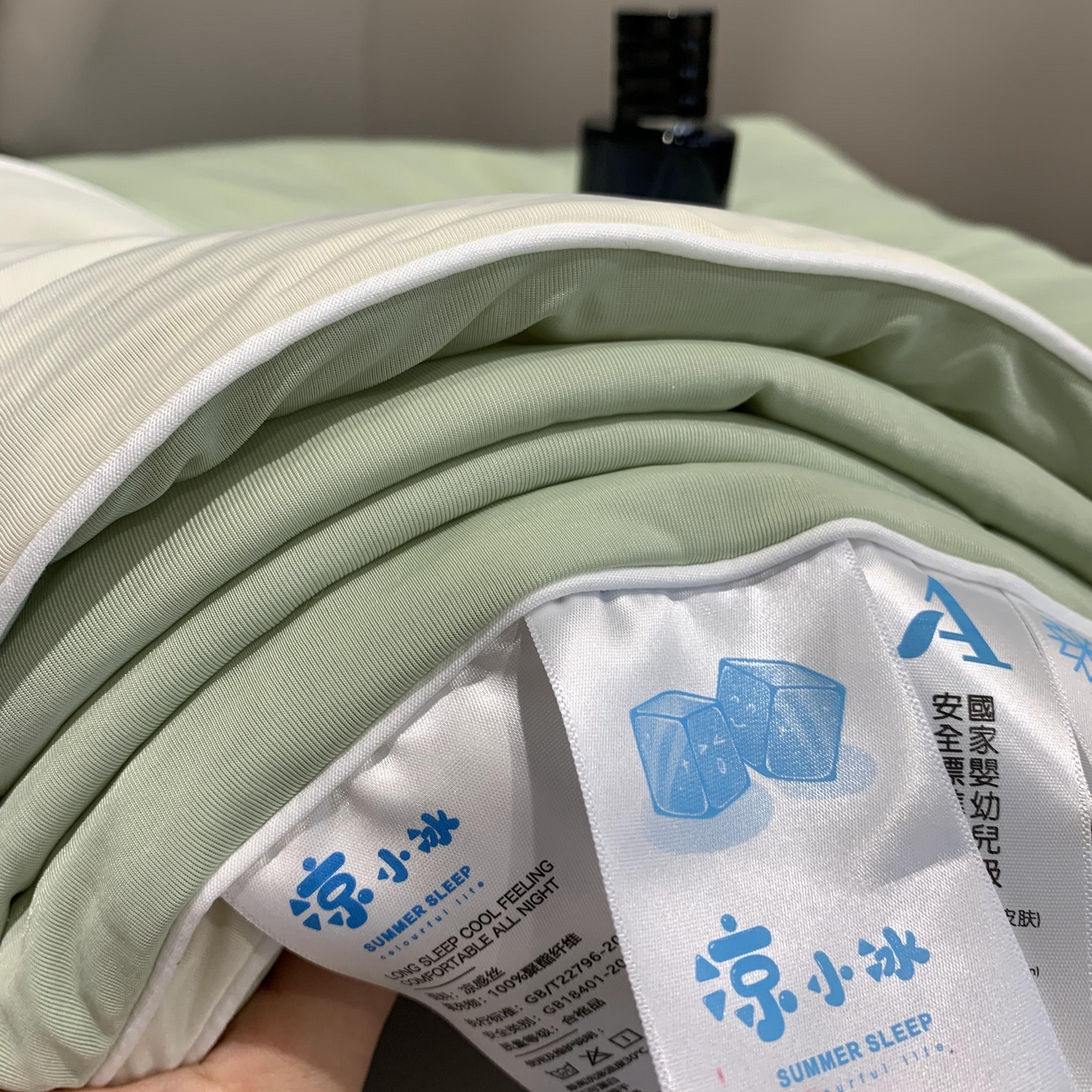 91家纺网 家纺一手货源 找家纺 2025新款小冰皮夏凉被锦纶氨纶面料空调夏被凉感丝单夏被空调被 薄荷奶绿