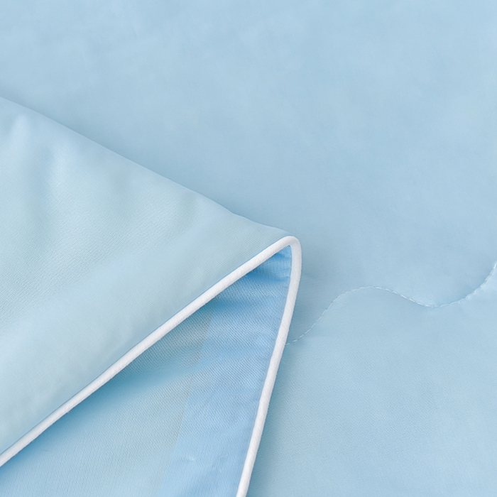 91家纺网 家纺一手货源 找家纺 民新家纺 2025新款凉感丝乳胶床裙凉席足球花系列纯色和印花 足球花-天蓝