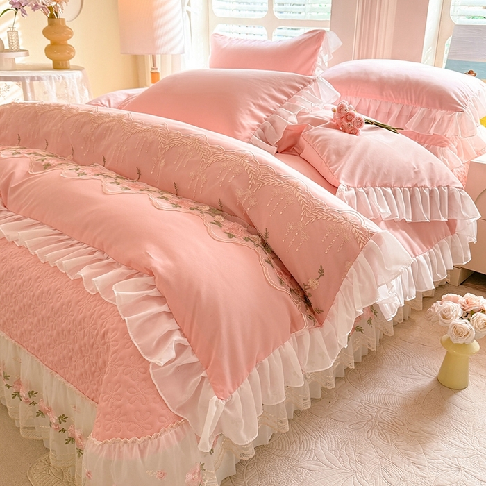 91家纺网 家纺一手货源 找家纺 大麦家纺2025新款年新款亲肤花边款床盖四件套  甜心小姐-香槟玉