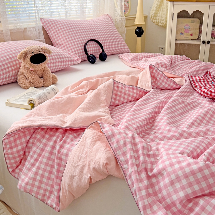 91家纺网 家纺一手货源 找家纺 2025春夏新款嵌绳款云柔水洗棉单夏被夏凉被空调被 嵌绳夏被-小格浅粉