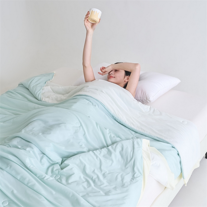 91家纺网 家纺一手货源 找家纺 默忆 2025新款锦氨纯色双拼凉感丝夏被豆豆夏凉被空调被豆豆被 香草绿