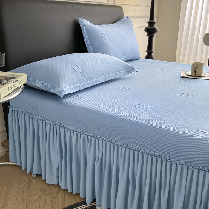 91家纺网 家纺一手货源 找家纺 鑫琪莱  2025新款5D立体雕花凉感豆豆冰丝床裙三件套 床裙D款-蓝