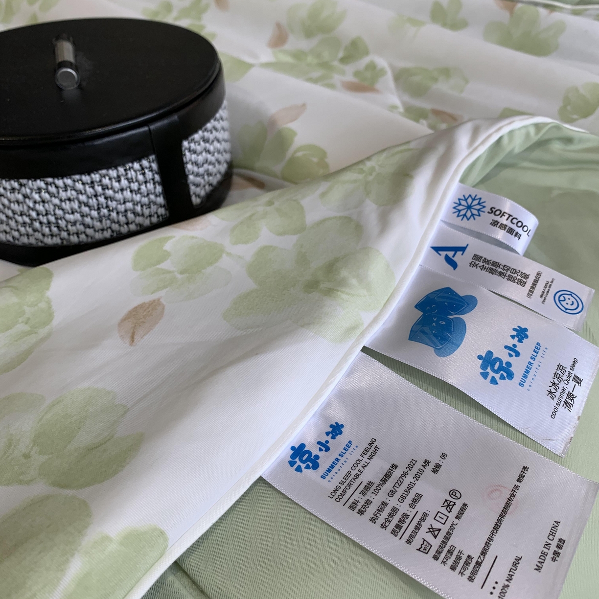 91家纺网 家纺一手货源 找家纺 2025新款小冰皮夏凉被锦纶氨纶面料空调夏被凉感丝单夏被空调被 清凉一夏绿