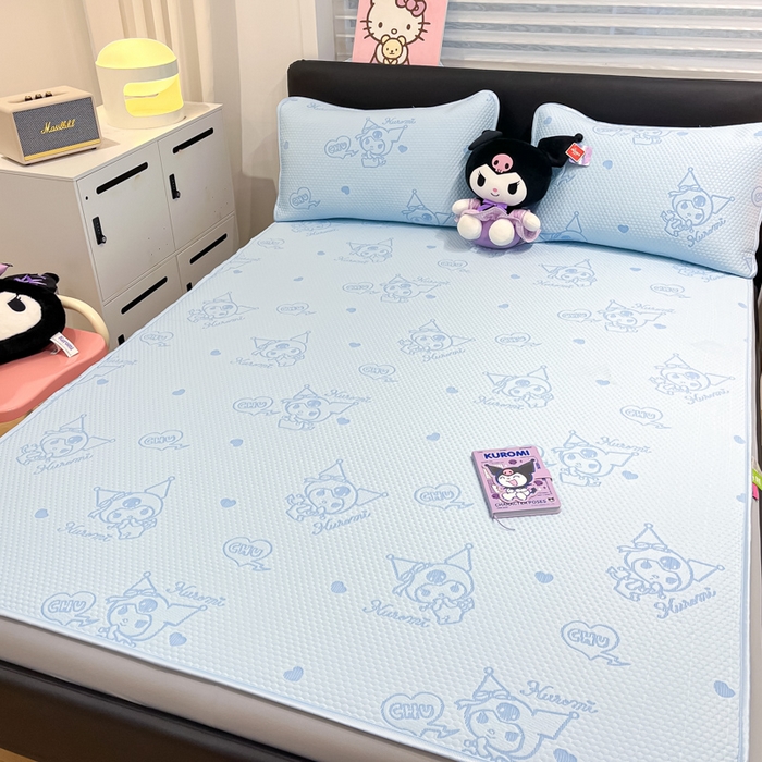 91家纺网 家纺一手货源 找家纺 2025新款三丽鸥正版授权A类提花冰豆豆凉席平铺款床笠款系列_1409 冰豆豆-库洛米-蓝