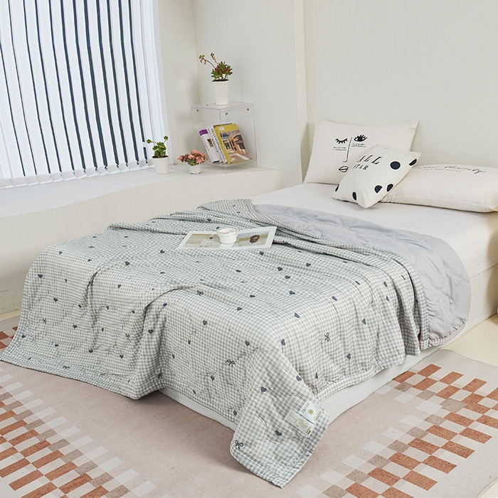 91家纺网 家纺一手货源 找家纺 被多多被业 2025新款凉感丝印花夏被夏凉被空调被 爱心蝴蝶结-咖