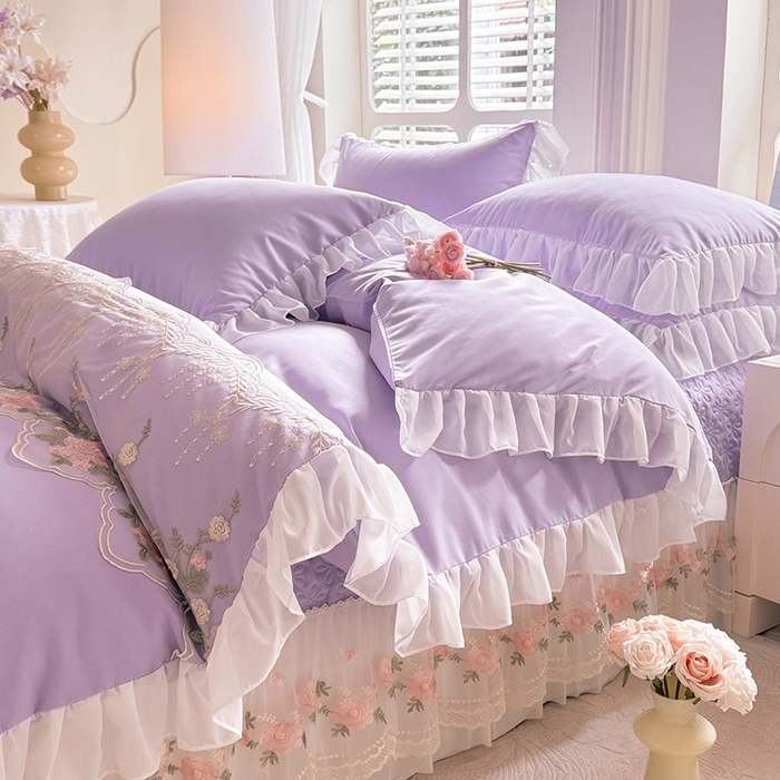 91家纺网 家纺一手货源 找家纺 大麦家纺2025新款年新款亲肤花边款床盖四件套  甜心小姐-香芋紫