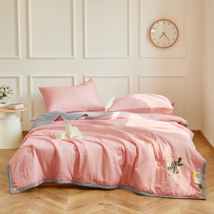 91家纺网 家纺一手货源 找家纺 欧雅搁2025纯色艾草驱蚊夏凉被 少女粉