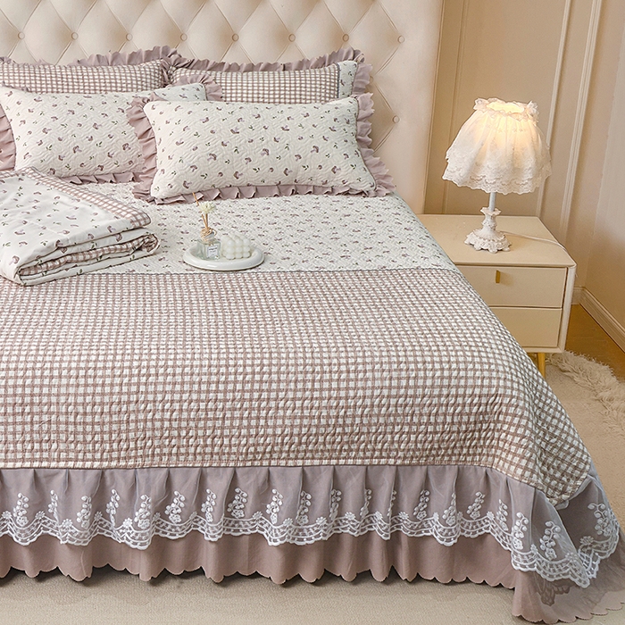 91家纺网 家纺一手货源 找家纺 梦柏 2025新款韩版双层纱夹棉绗缝床盖夏被四件套 小蘑菇