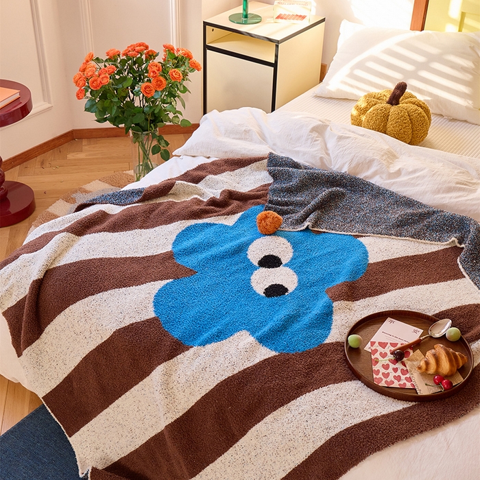 91家纺网 家纺一手货源 找家纺 （总）暖绵绵家纺 2025新款甜美蓝朵半边绒针织盖毯-灵朵