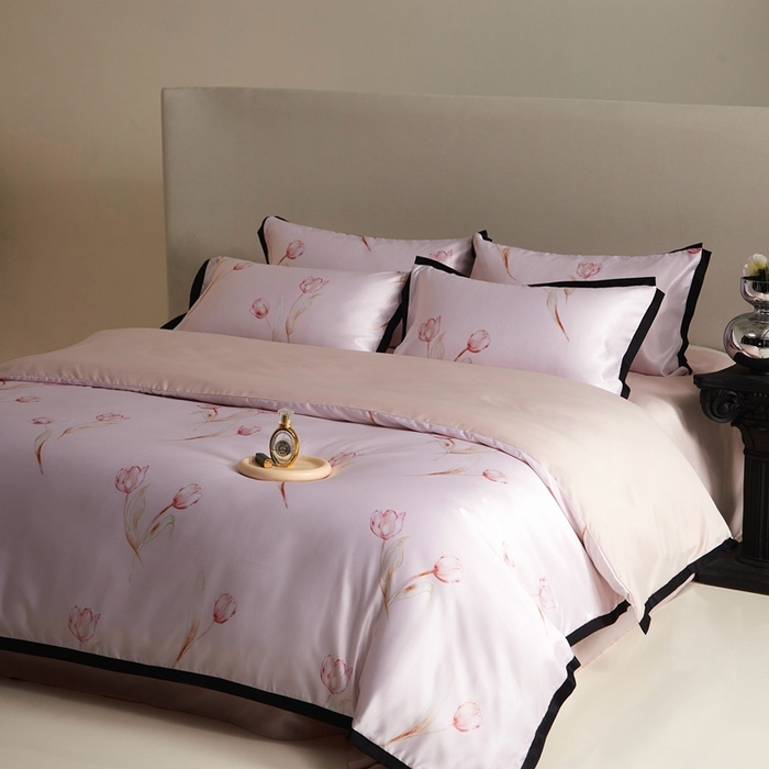 91家纺网 家纺一手货源 找家纺 优悦 2025新款冰丝数码印花四件套 花期-粉