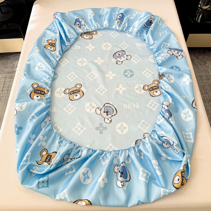 91家纺网 家纺一手货源 找家纺 纽缦家纺 2025新款印花冰丝床笠 软萌熊宝蓝