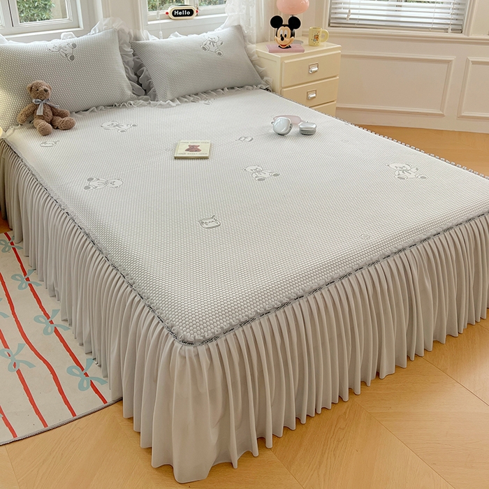 91家纺网 家纺一手货源 找家纺 梦舒羽 2025春夏新款冰豆豆凉席席子-床裙款 凉豆豆-小熊灰