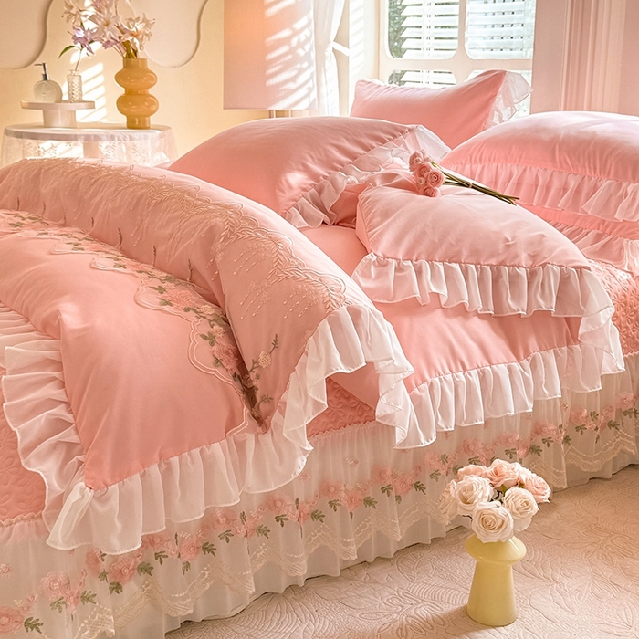 91家纺网 家纺一手货源 找家纺 大麦家纺2025新款年新款亲肤花边款床盖四件套  甜心小姐-香槟玉