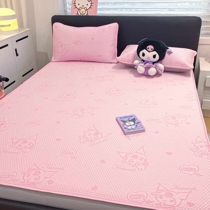 91家纺网 家纺一手货源 找家纺 2025新款三丽鸥正版授权A类提花冰豆豆凉席平铺款床笠款系列_1409 冰豆豆-库洛米-粉