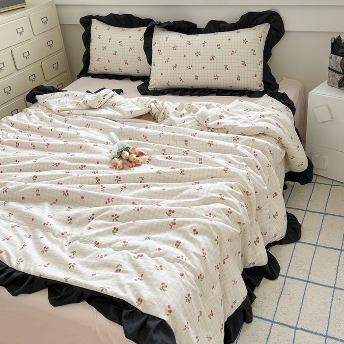 91家纺网 家纺一手货源 找家纺 （总）老K (原美阁） 2025新款 法式黑边夏被四件套赫本风空调被四件套