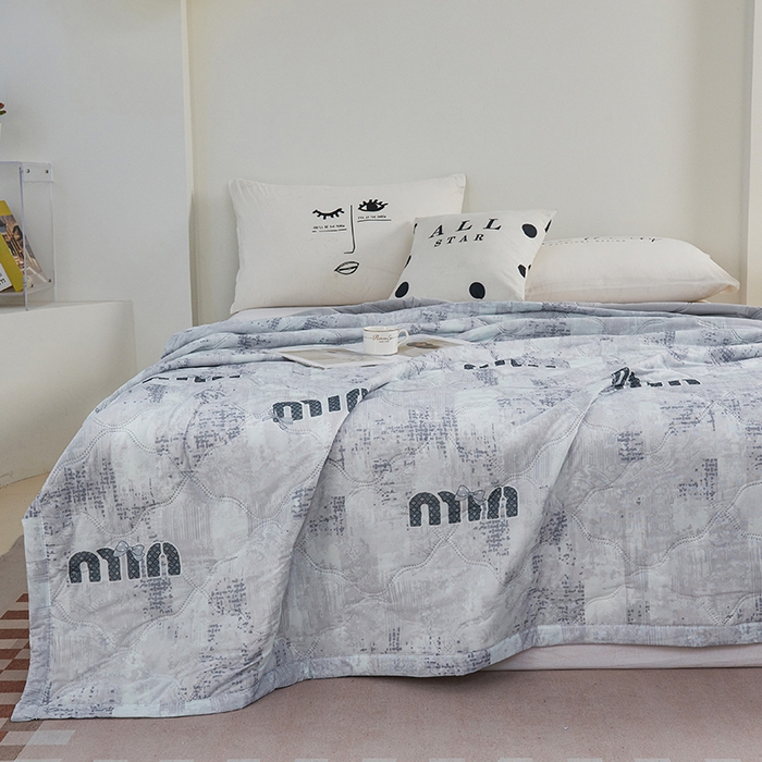 91家纺网 家纺一手货源 找家纺 被多多被业 2025新款凉感丝印花夏被夏凉被空调被 灰迷你