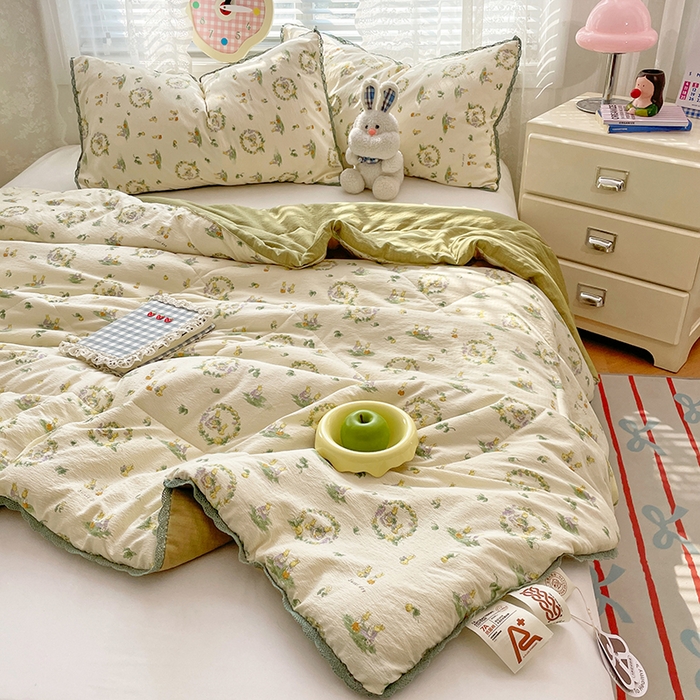 91家纺网 家纺一手货源 找家纺 优承佳生活馆 2025新款云感双层纱浪漫小花边抗菌夏被子被芯 花园兔