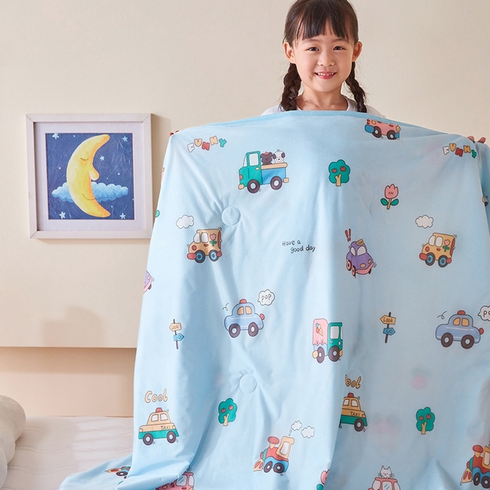 91家纺网 家纺一手货源 找家纺 嗨生活2025年儿童夏被 幼儿园夏被 凉感丝夏被 汽车联盟