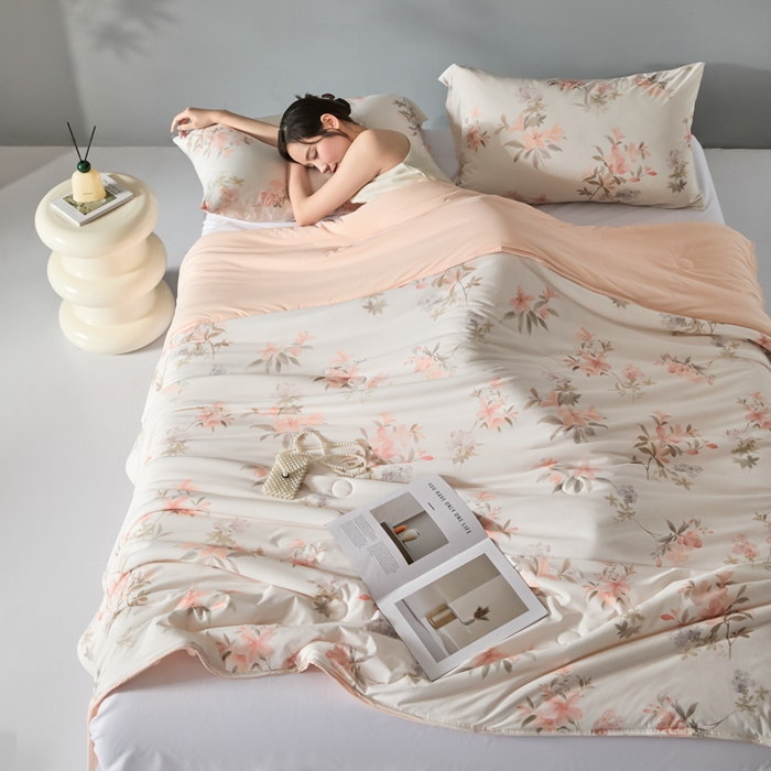 91家纺网 家纺一手货源 找家纺 2025春夏新款100%双面锦纶美式印花夏被凉感空调被 红尘笑