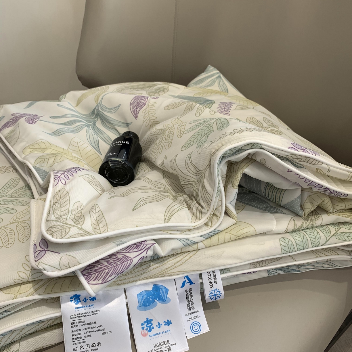 91家纺网 家纺一手货源 找家纺 2025新款小冰皮夏凉被锦纶氨纶面料空调夏被凉感丝单夏被空调被 热带雨林