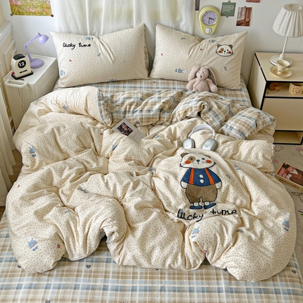 91家纺网 家纺一手货源 找家纺 云锦家居 2025春夏新款13370纯棉印花+毛巾绣呆萌系列四件套 奶呼兔兔