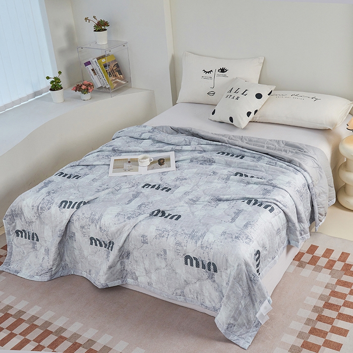 91家纺网 家纺一手货源 找家纺 被多多被业 2025新款凉感丝印花夏被夏凉被空调被 灰迷你