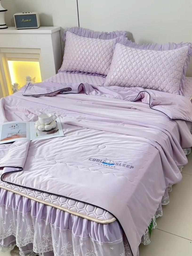 91家纺网 家纺一手货源 找家纺 民新家纺 2025新款凉感丝床裙乳胶凉席系列 唯美-云紫