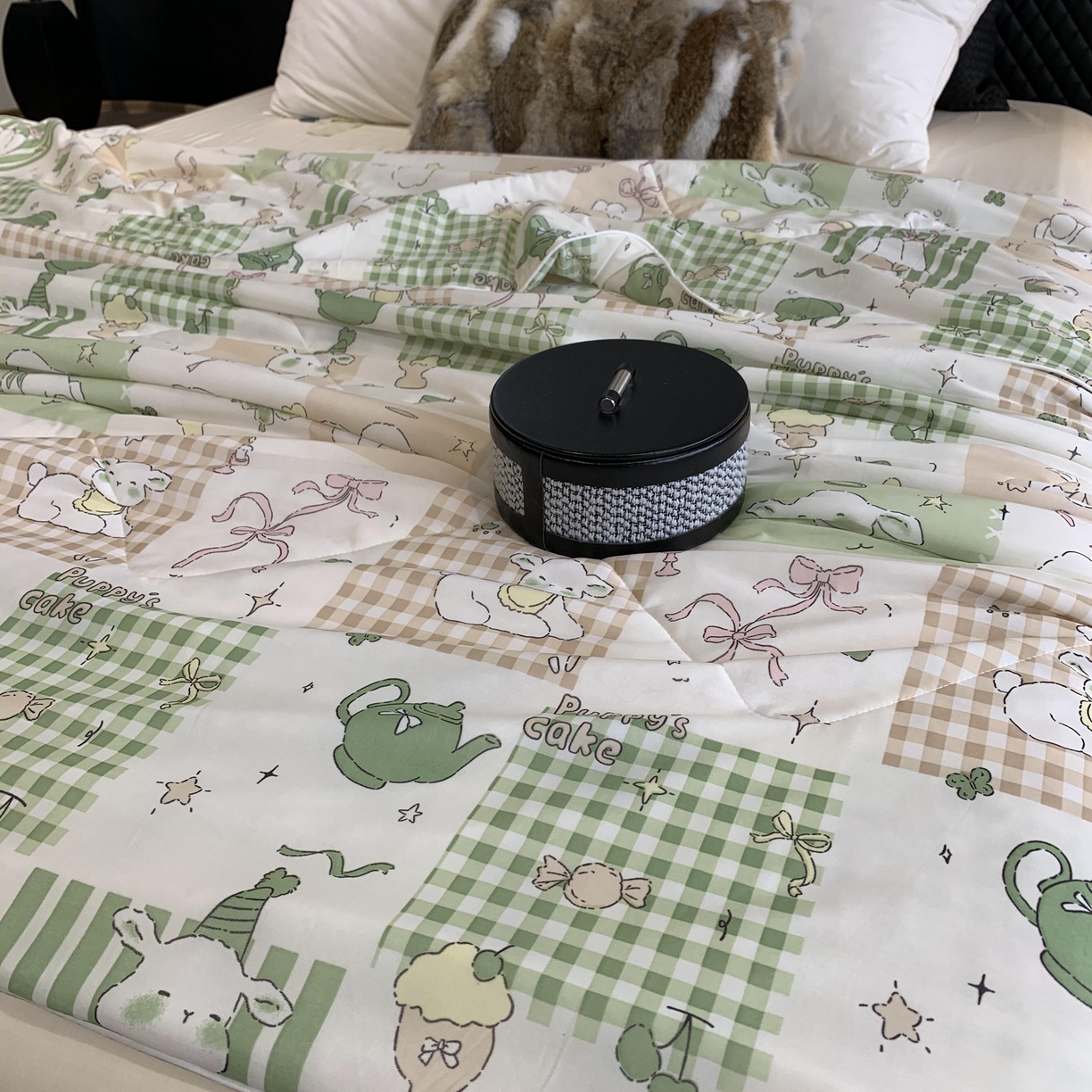 91家纺网 家纺一手货源 找家纺 2025新款小冰皮夏凉被锦纶氨纶面料空调夏被凉感丝单夏被空调被 生日派对