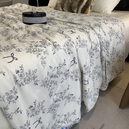 91家纺网 家纺一手货源 找家纺 （总）2025新款小冰皮夏凉被锦纶氨纶面料空调夏被凉感丝单夏被空调被