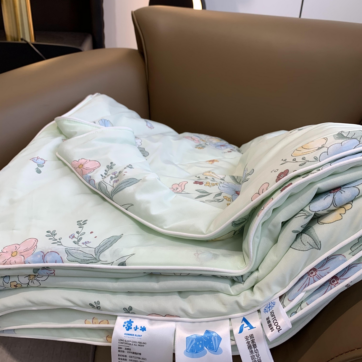 91家纺网 家纺一手货源 找家纺 2025新款小冰皮夏凉被锦纶氨纶面料空调夏被凉感丝单夏被空调被 香草奶冻