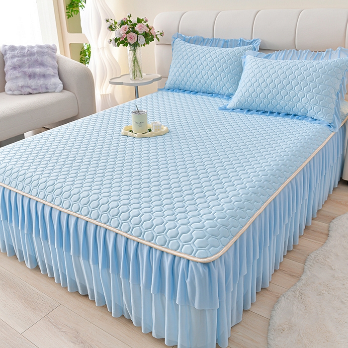 91家纺网 家纺一手货源 找家纺 民新家纺 2025新款凉感丝乳胶床裙凉席足球花系列纯色和印花 足球花-天蓝