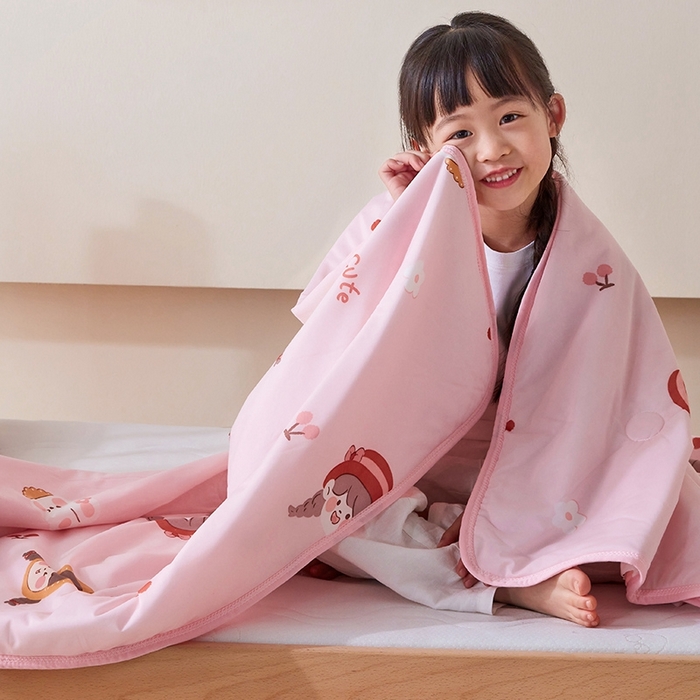 91家纺网 家纺一手货源 找家纺 嗨生活2025年儿童夏被 幼儿园夏被 凉感丝夏被 俏皮女孩