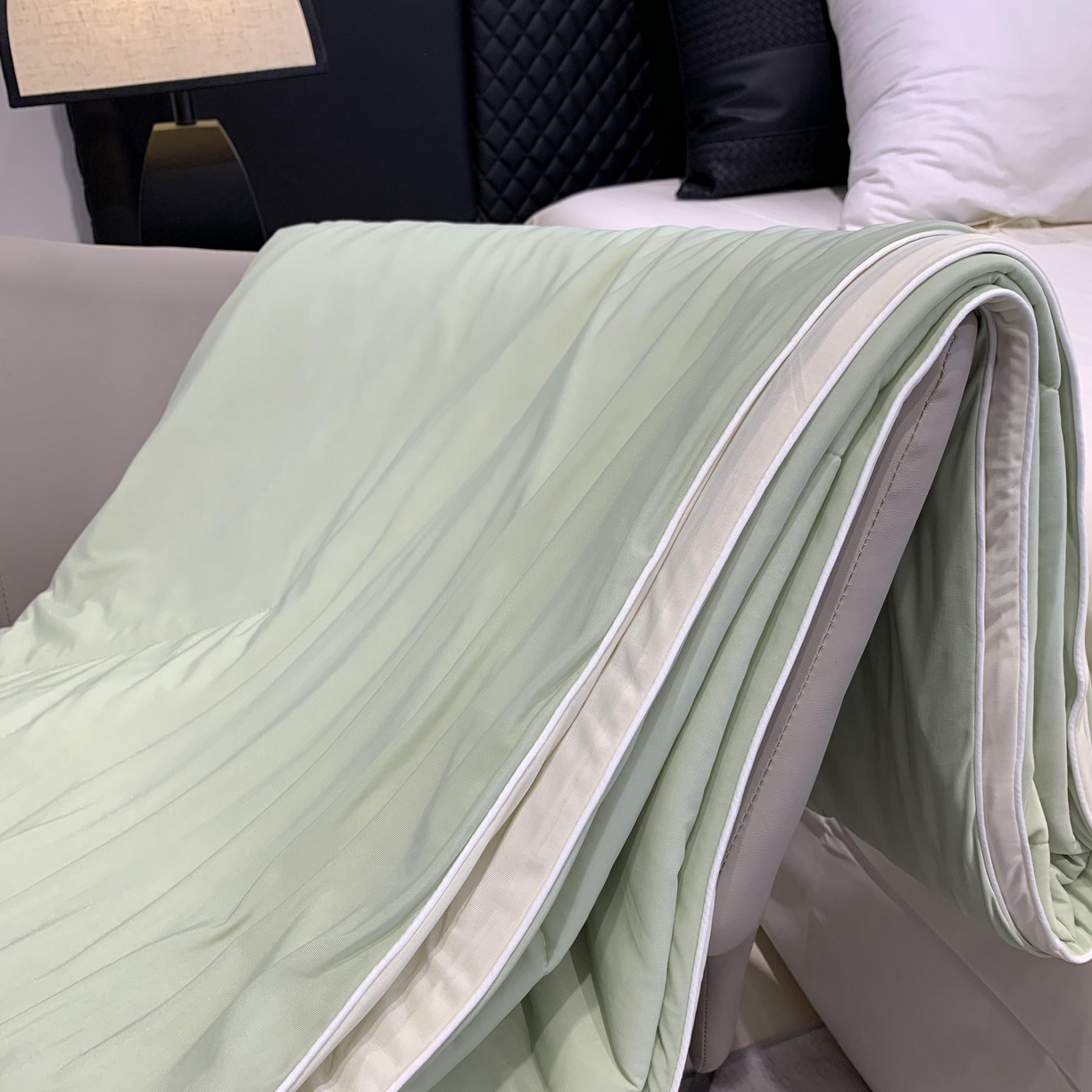 91家纺网 家纺一手货源 找家纺 2025新款小冰皮夏凉被锦纶氨纶面料空调夏被凉感丝单夏被空调被 薄荷奶绿