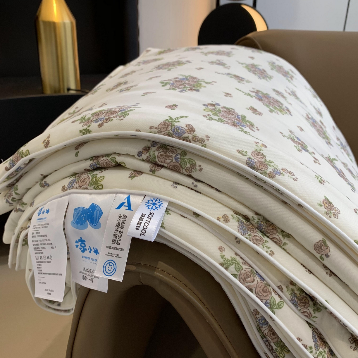 91家纺网 家纺一手货源 找家纺 2025新款小冰皮夏凉被锦纶氨纶面料空调夏被凉感丝单夏被空调被 碎花情怀