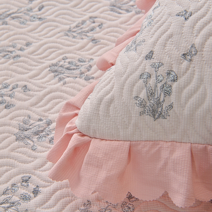 91家纺网 家纺一手货源 找家纺 梦柏 2025新款韩版双层纱夹棉绗缝床盖夏被四件套 春意