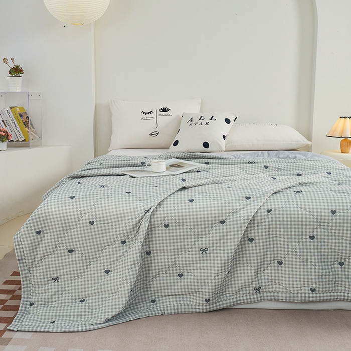 91家纺网 家纺一手货源 找家纺 被多多被业 2025新款凉感丝印花夏被夏凉被空调被 爱心蝴蝶结-咖